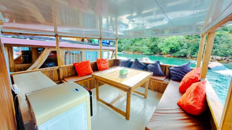 KM Staelan Boat